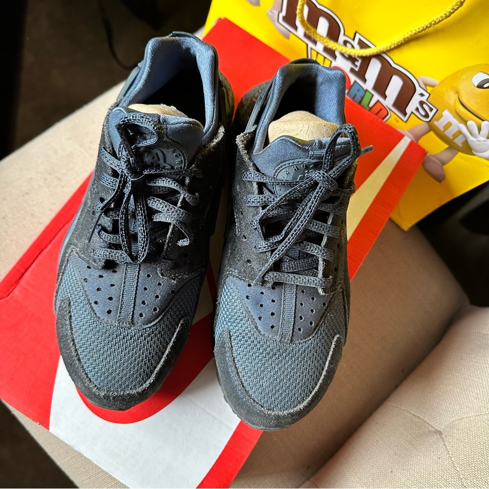 NIKE Women’s Air Huarache runner shoes